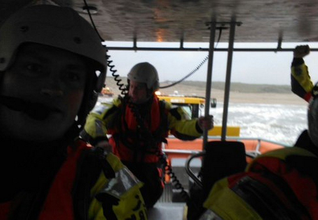 Surfer in problemen Katwijk